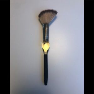 IT Cosmetics french boutique brush
